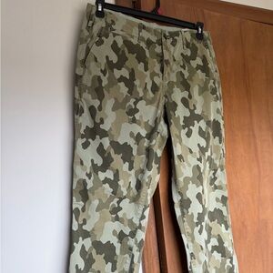 GAP woman’s Green Camouflage Pants
